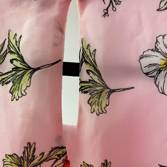 Lily White Spring Blouse - Picture 5 of 5